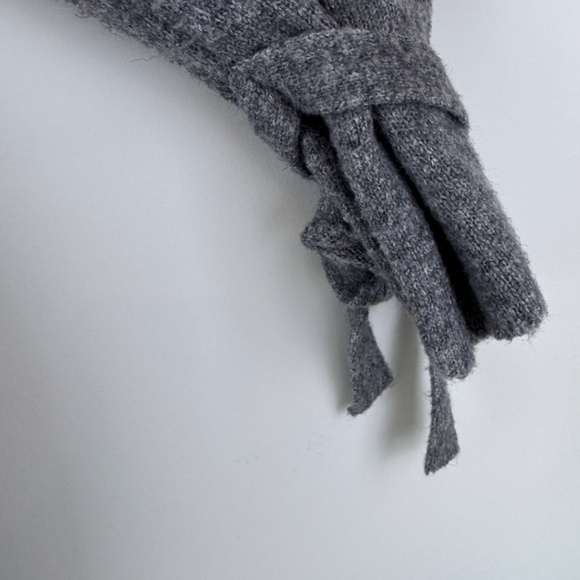 DREAMERS Gray Knit Pullover Oversized Sweater With Bows On Wrists / Size Small - Picture 8 of 13